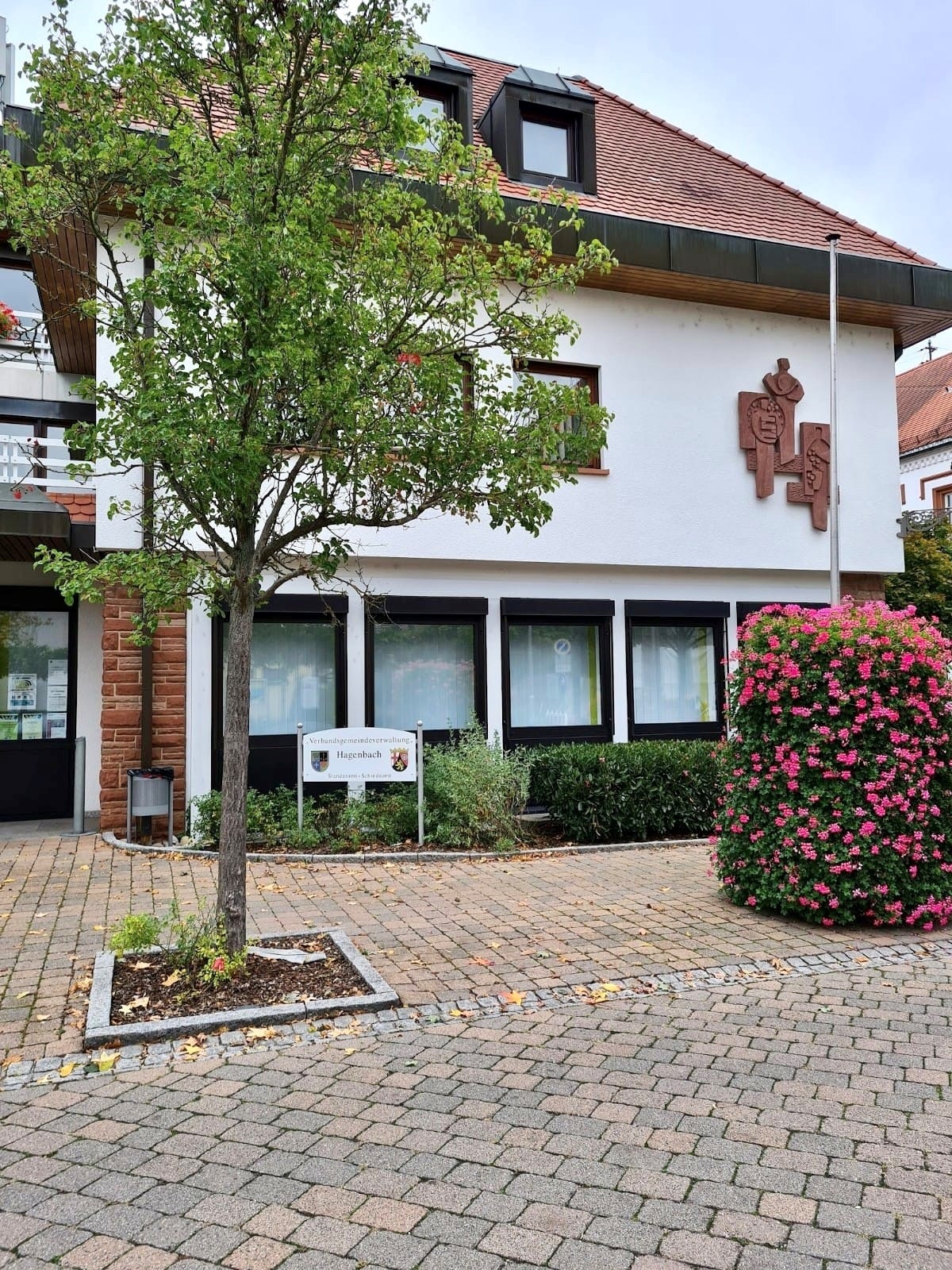 Abgebildet ist das Gebäude der Varbandsgemeinde Hagenbach Abgebildet ist das Gebäude der Varbandsgemeinde Hagenbach